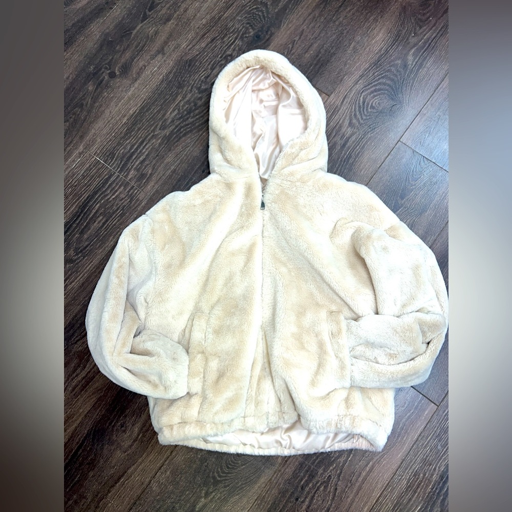Tan cream fuzzy jacket coat, women’s size Large, zipper hoodie warm winter